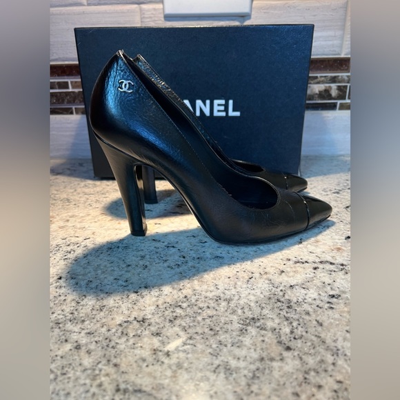 SOLD SOLD Chanel Black Pumps - Picture 4 of 14